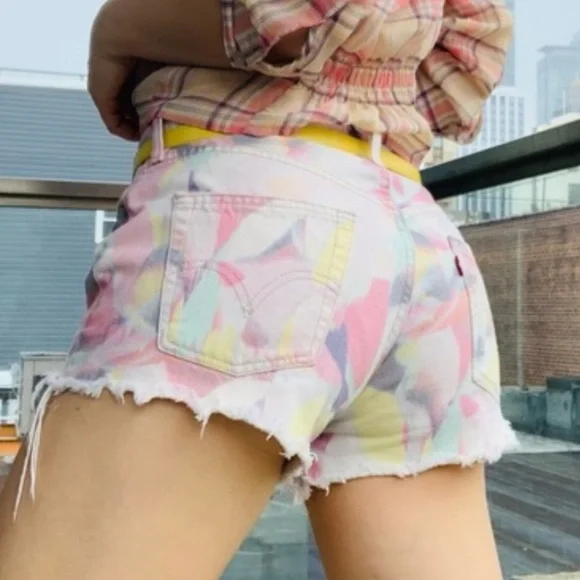 Levi's 501 Button Fly Distressed Cut-Off Raw Hem Grunge Tie Dye Shorts Size 26 - Picture 1 of 14